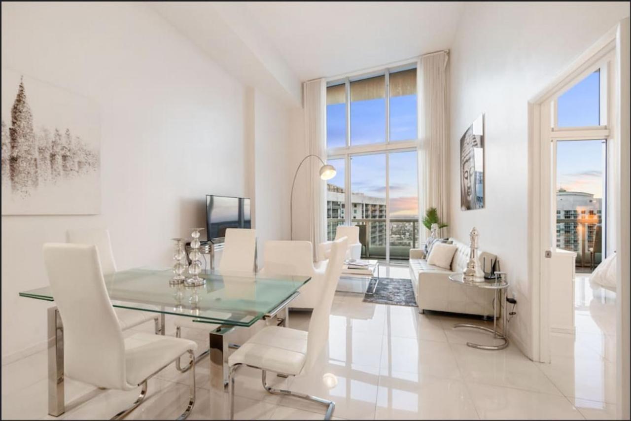 Beautiful One Bedroom Condo 16Ft Ceilings At The W ميامي المظهر الخارجي الصورة