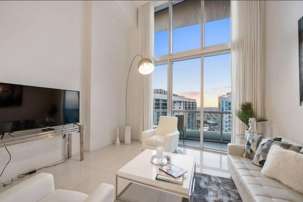 Beautiful One Bedroom Condo 16Ft Ceilings At The W ميامي المظهر الخارجي الصورة