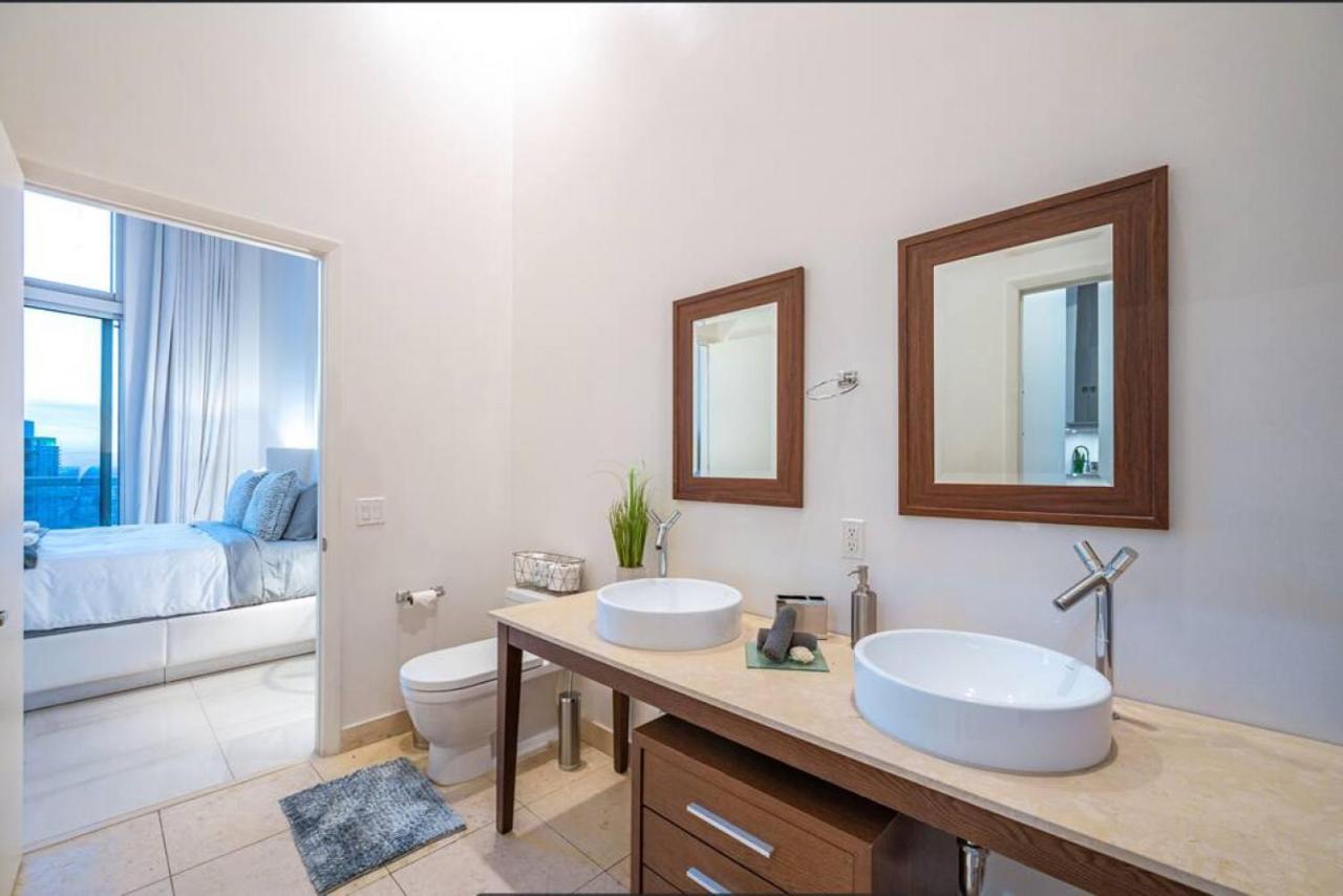 Beautiful One Bedroom Condo 16Ft Ceilings At The W ميامي المظهر الخارجي الصورة